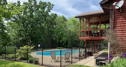 Yksityinen lämmitetty sisäuima-allas Näkymät luonnon luontoon | 5 min keskustaan