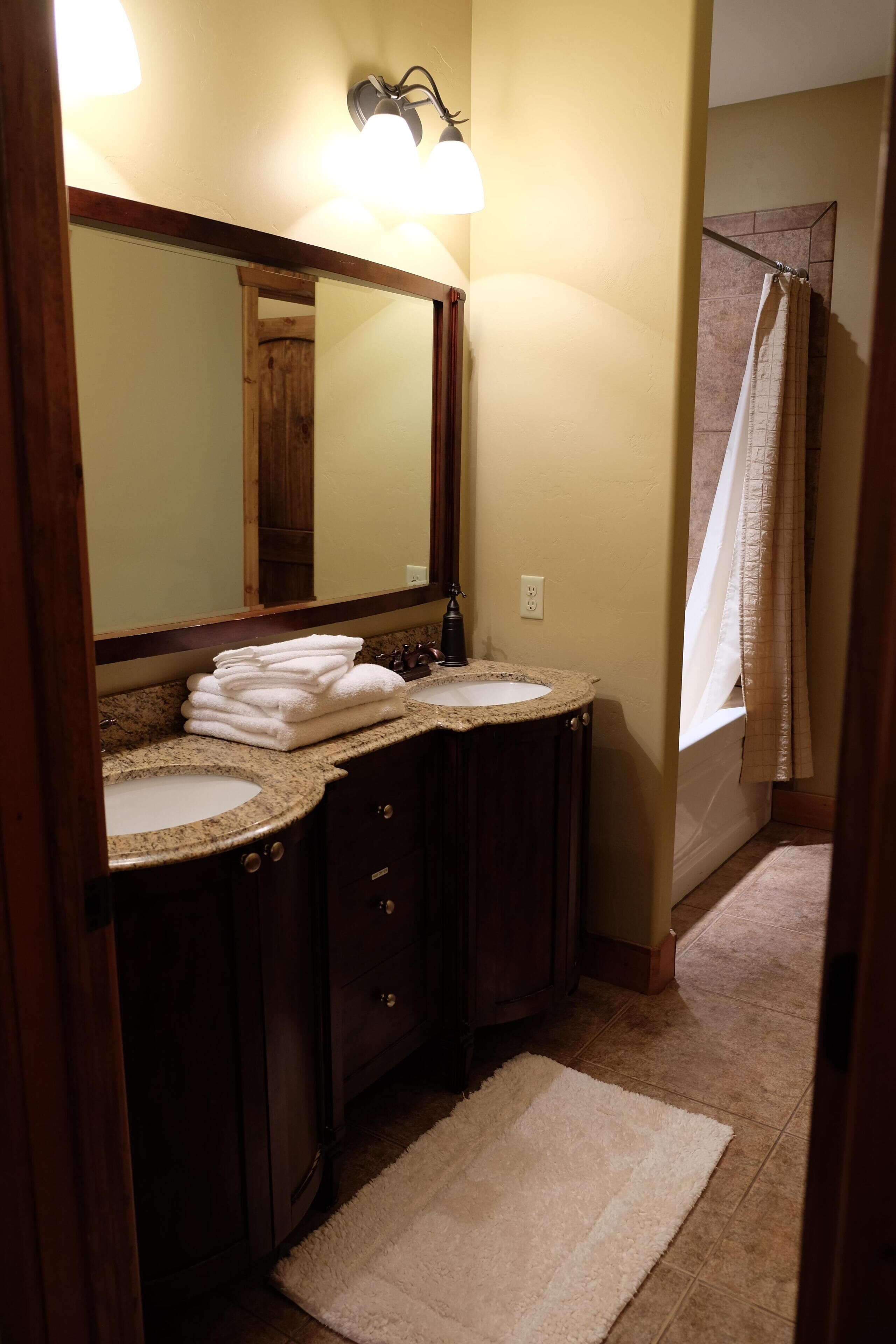 Entire luxury condo beautiful 3BR 2 bath