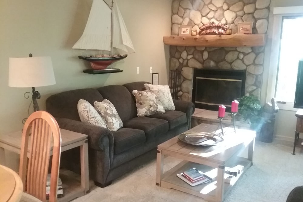 Trout Creek Condo#145-Includes Nubs Nob ski locker