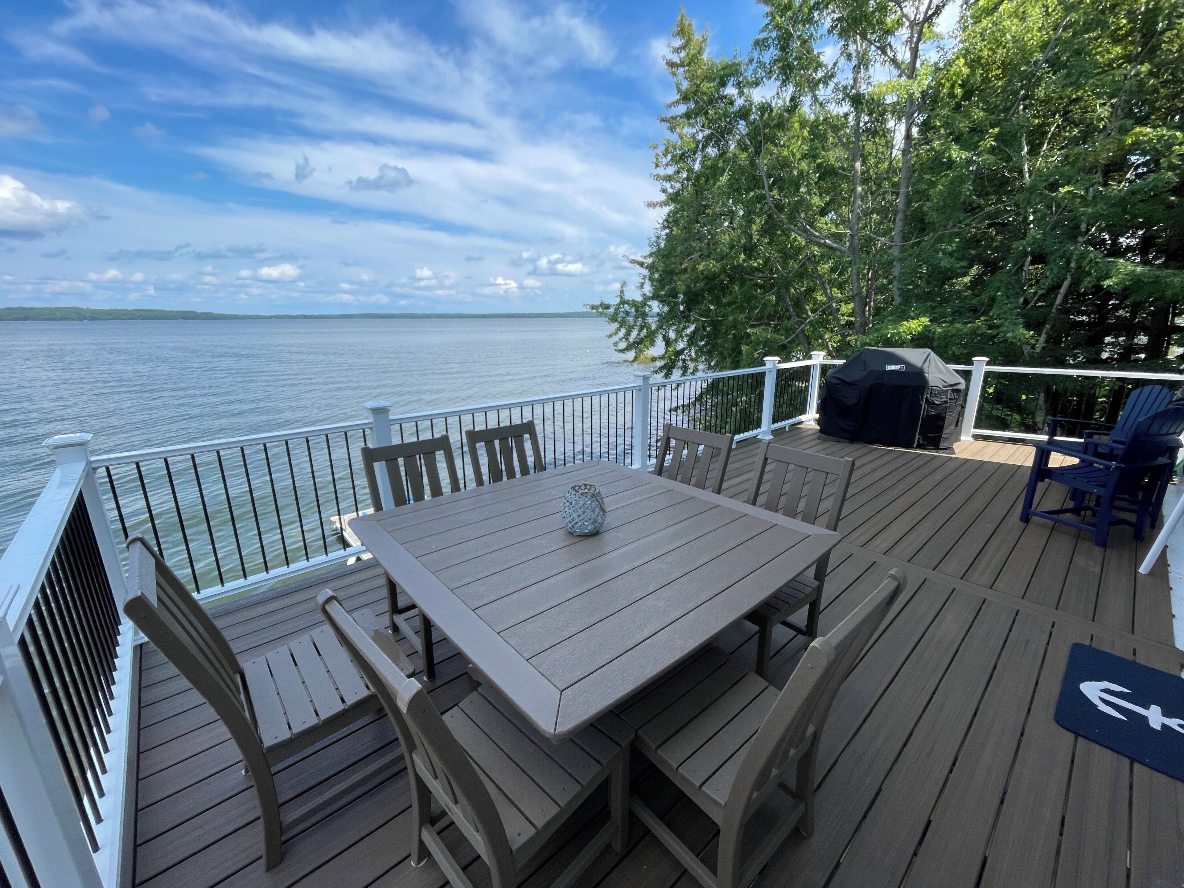 upper level deck off kitchen/living room 