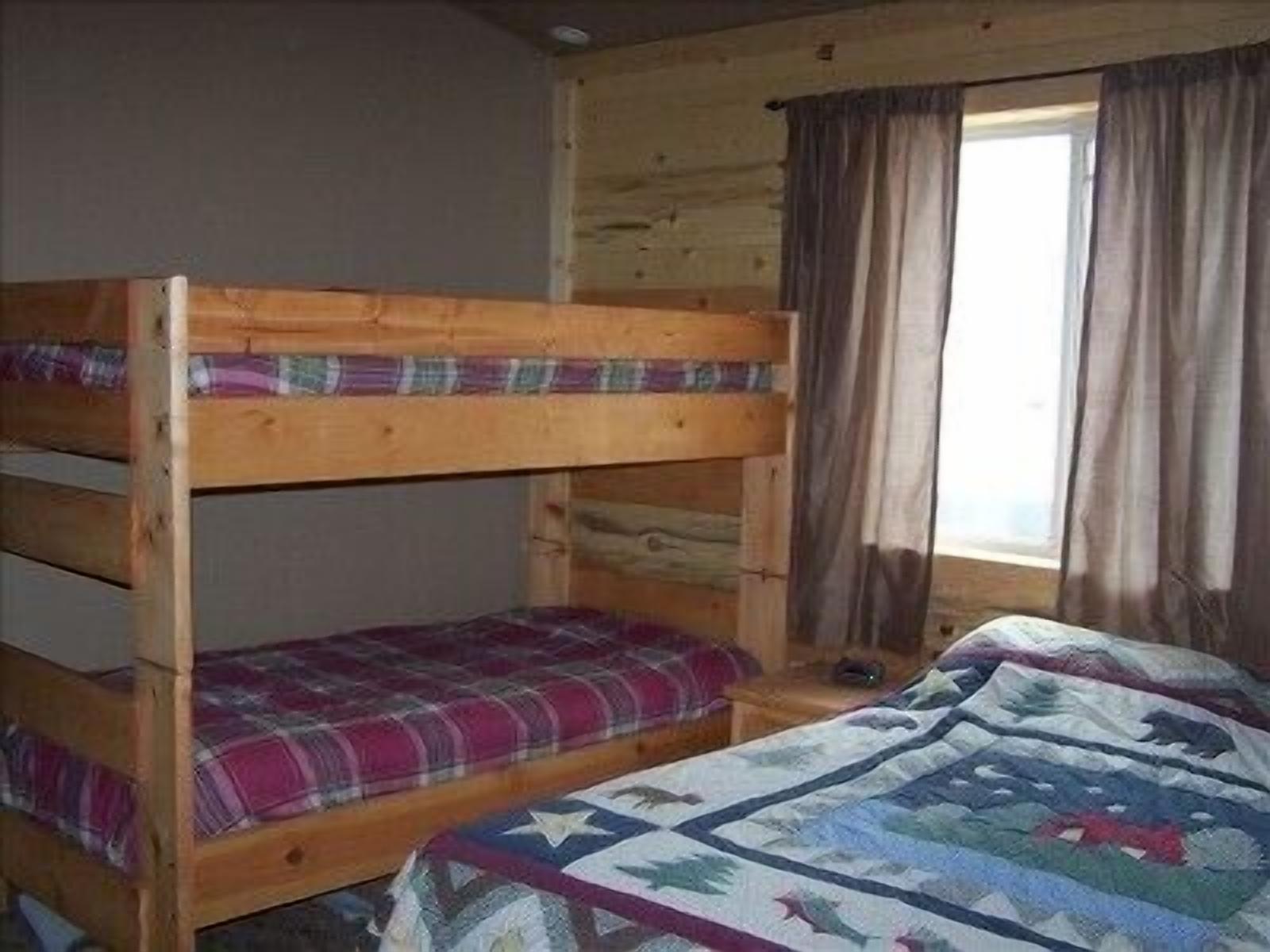 Creekside Cabin With Mountain Views