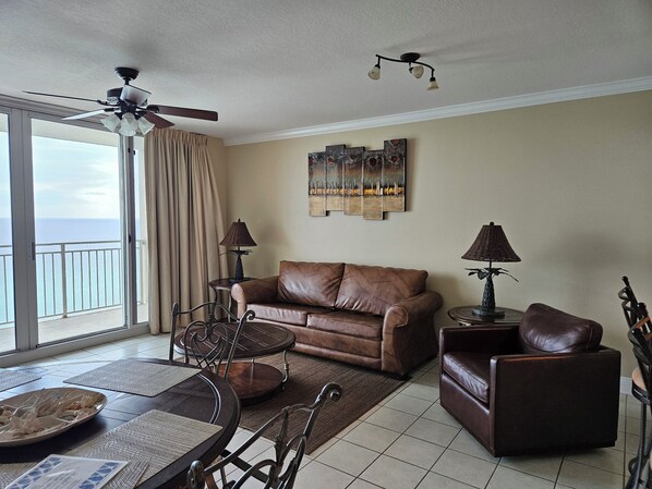 Télévision, lecteur de DVD, chaîne hi-fi