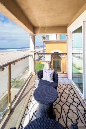 Terrace/patio - Fabulous Mission Beach Oceanfront 3BR Condo! Family Friendly! (San Diego)