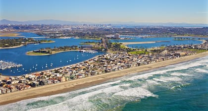Fabulous Mission Beach Oceanfront 3BR Condo! Family Friendly!