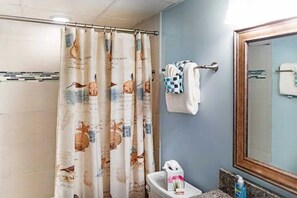 Badewanne, Haartrockner, Shampoo