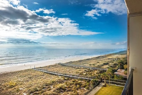 Amelia South F-6 Oceanfront Condo Parveke