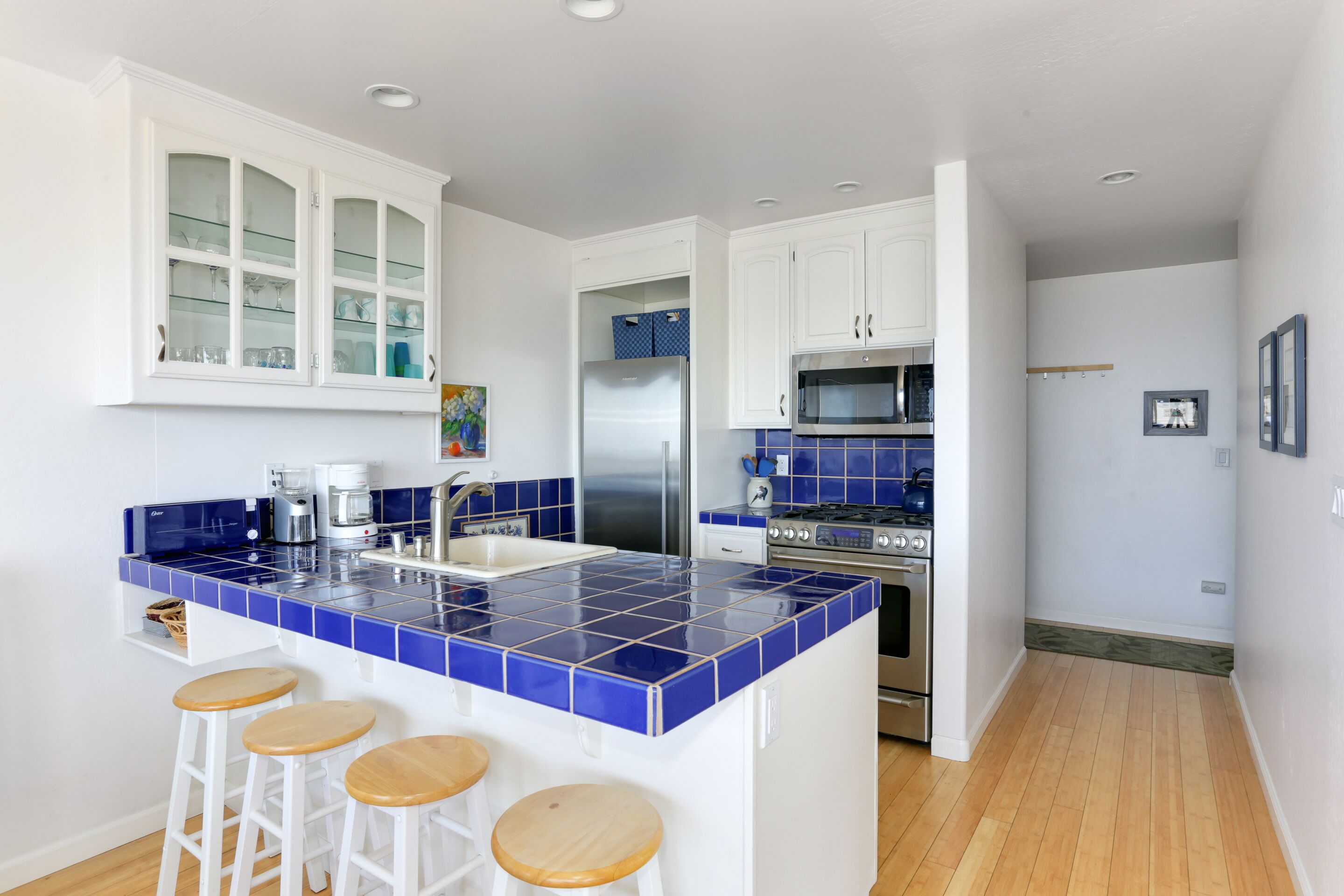 Ocean View condo in Aptos, 1 block to Sand, 2BR/2BA, Pool, Deck, Linens Incl'd