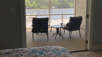 6 makuuhuonetta, silitysrauta/-lauta, Wi-Fi, pääsy pyörätuolilla