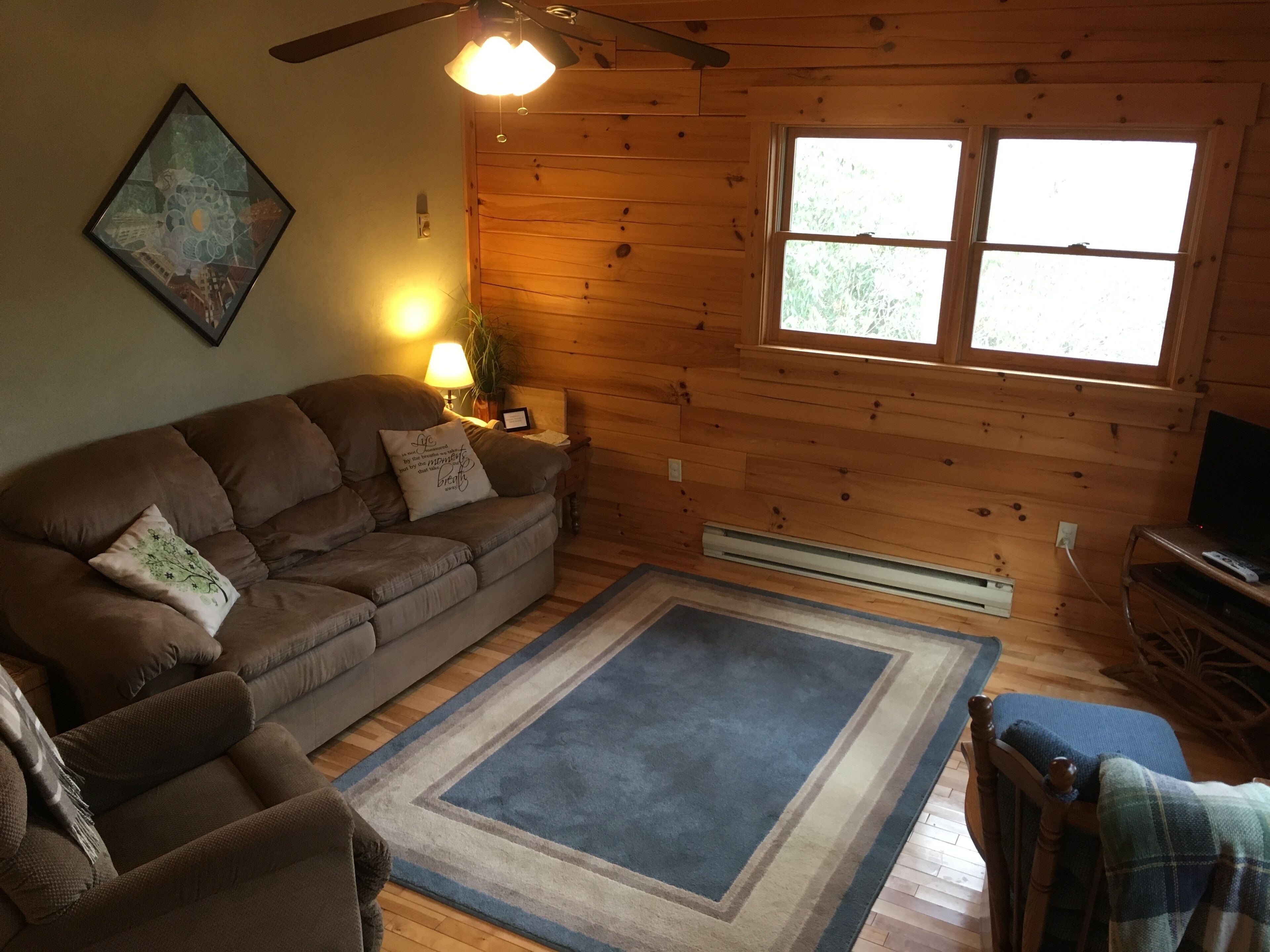 Come Relax in Our Log Cabin in a Private, Wooded Setting
