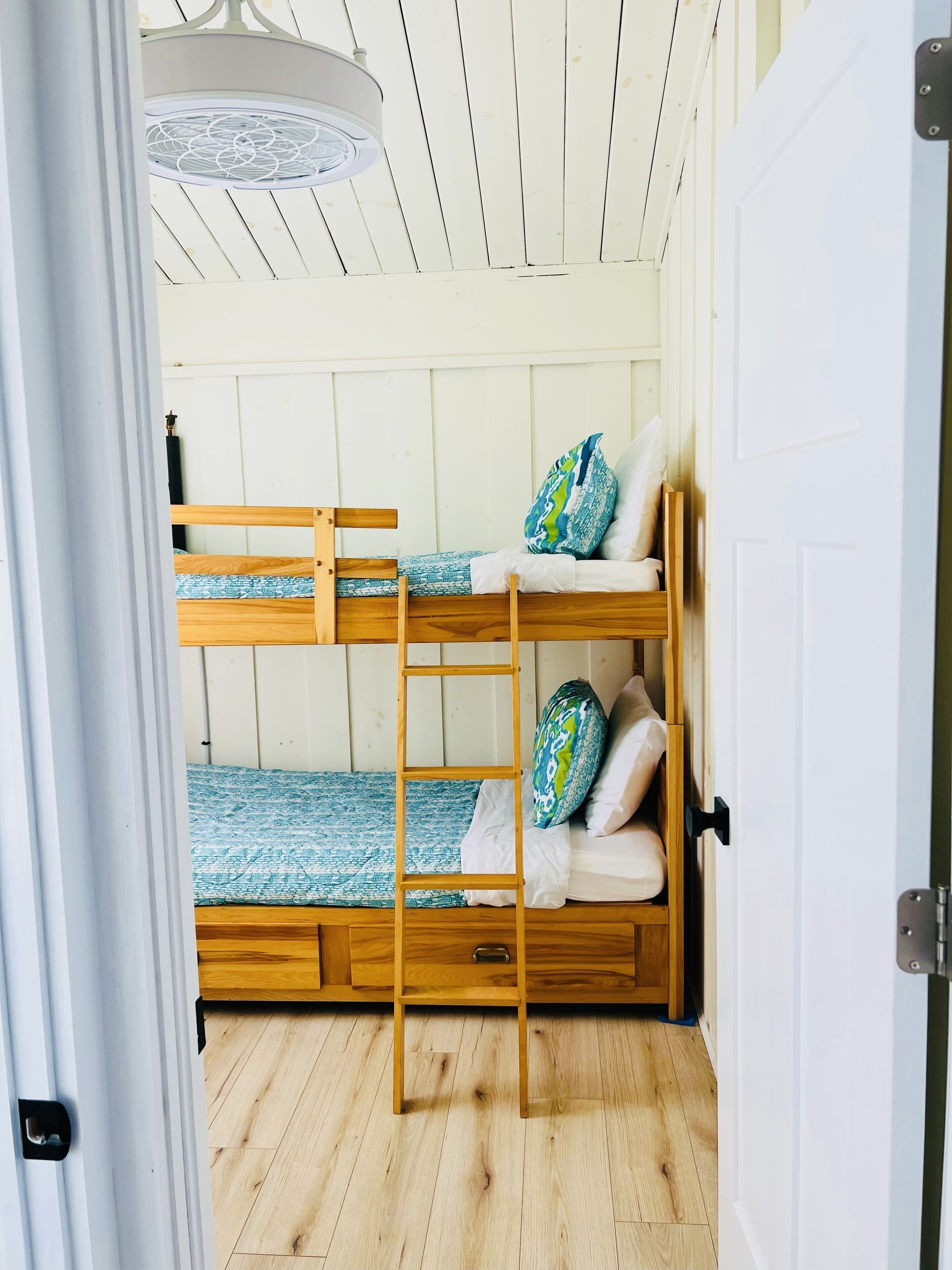 Beautiful little beach house with gorgeous sunsets