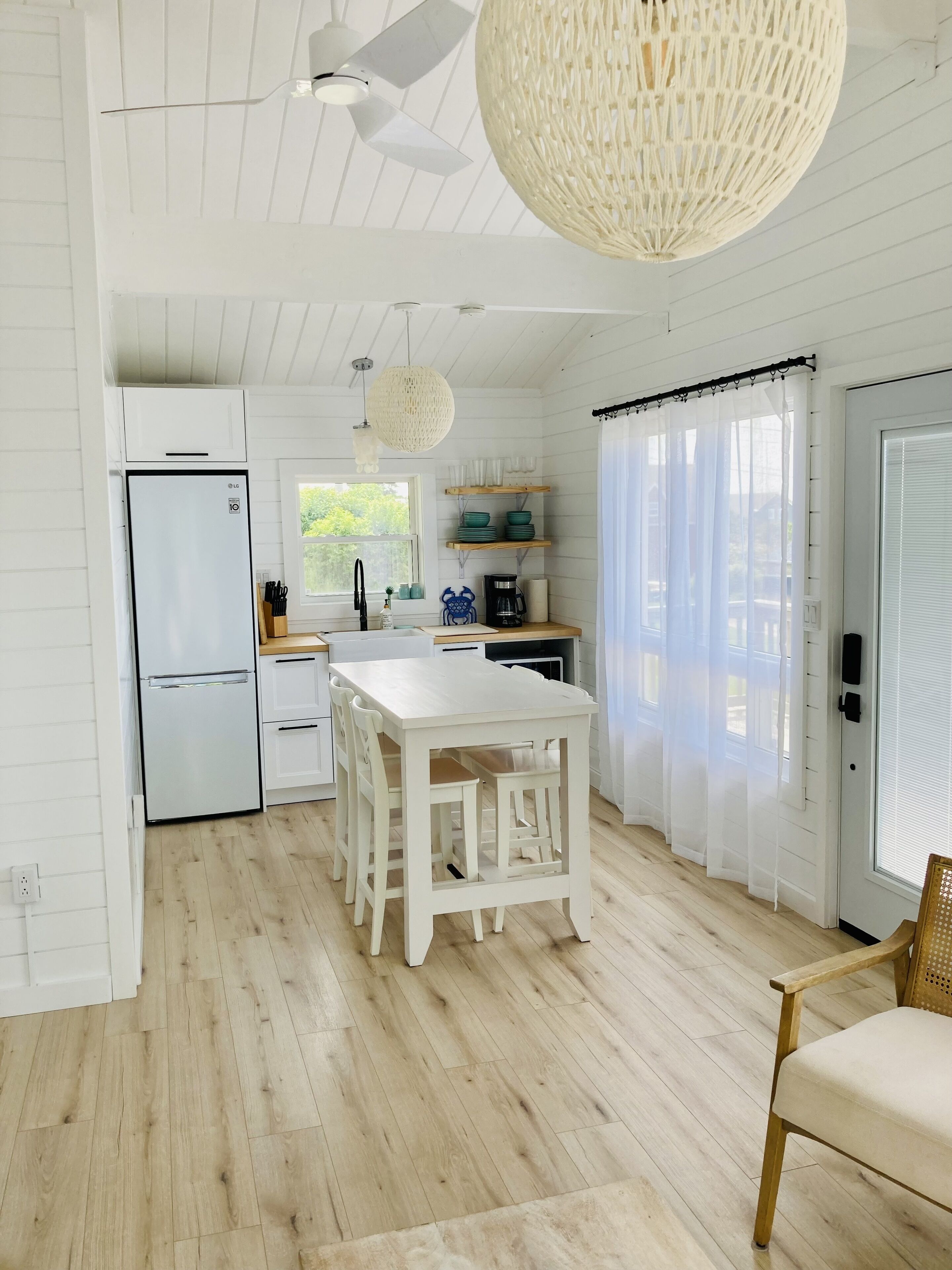 Fridge, microwave, coffee/tea maker, electric kettle