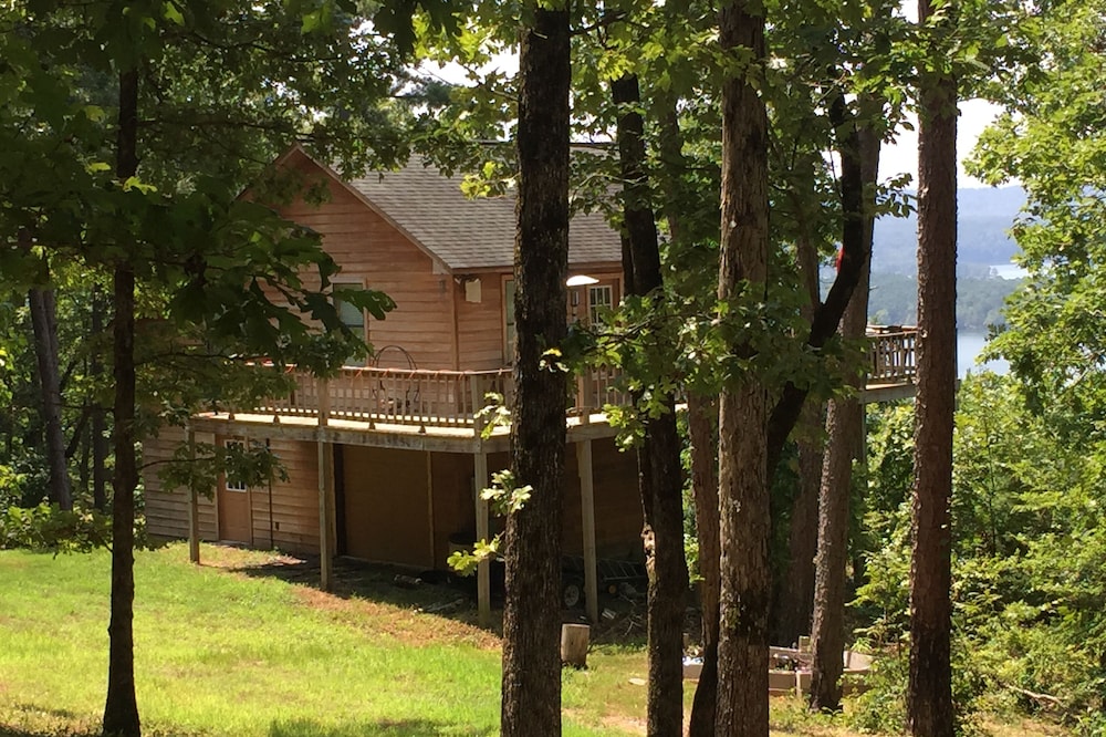 Greers Ferry Lake - Crockett's Escape Cabin with 6 person hot tub