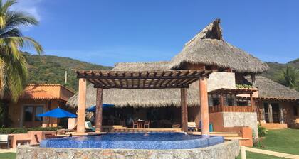 Villa de lujo de 5 dormitorios - Playa privada, piscina, chef, vistas al mar y puestas de sol