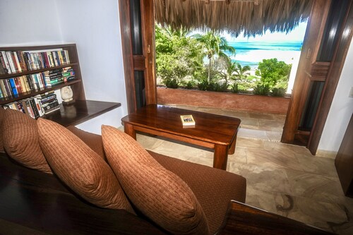 5 Bedroom Luxury Villa - Private Beach, Pool, Chef, Ocean Views & Sunsets