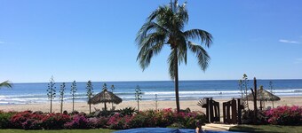 5 Bedroom Luxury Villa - Private Beach, Pool, Chef, Ocean Views & Sunsets