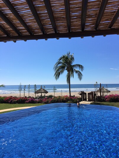 5 Bedroom Luxury Villa - Private Beach, Pool, Chef, Ocean Views & Sunsets