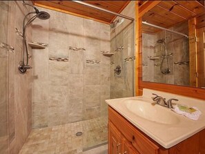 Shower, jetted bath, hair dryer, towels - Nestled Inn: Breathtaking Mountain View - Brand New Hot Tub - Luxury Cabin (Sevierville)