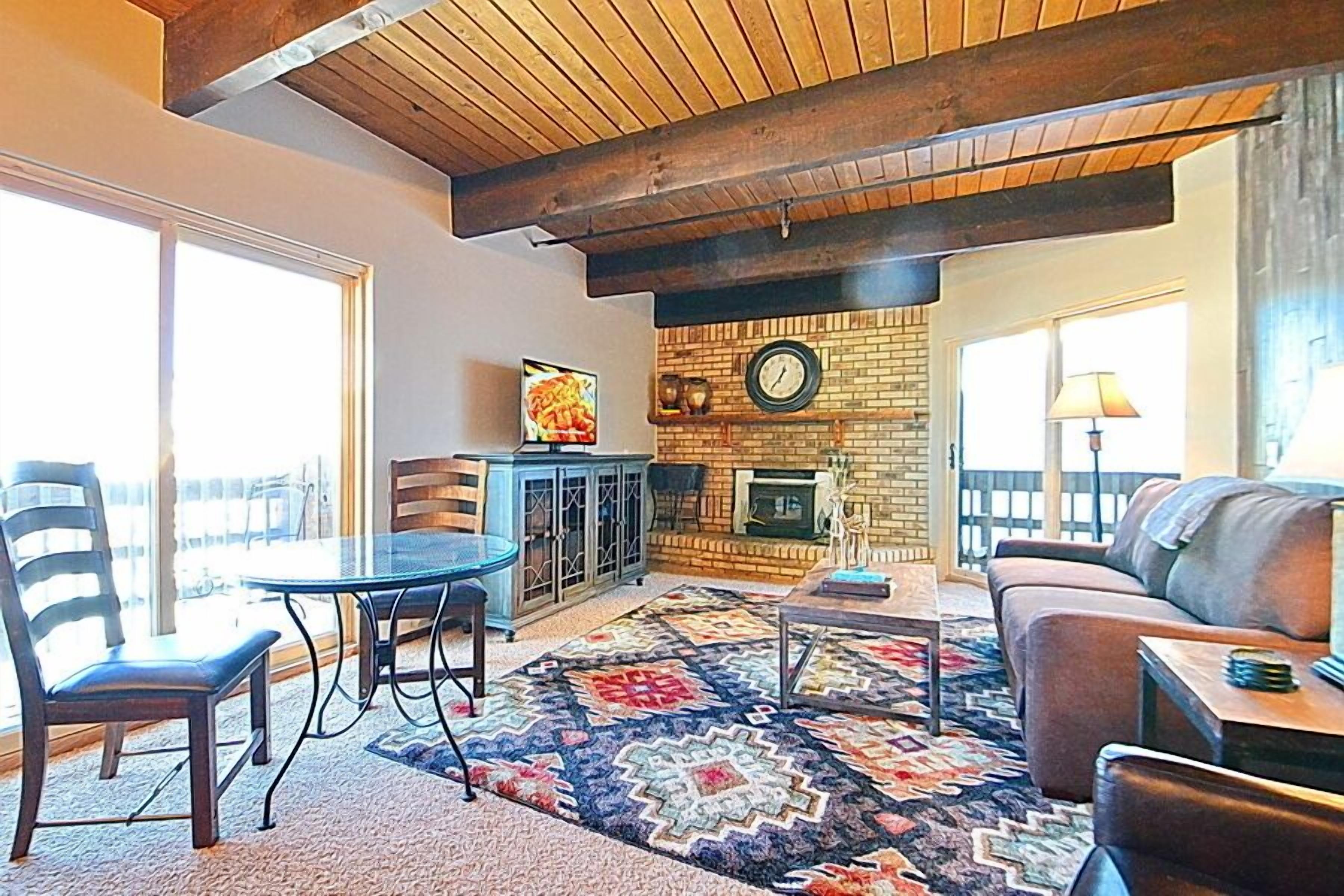  Peachtree !Great Deal! Clean, cozy, Amazing Views, Free Shuttle, slope side!