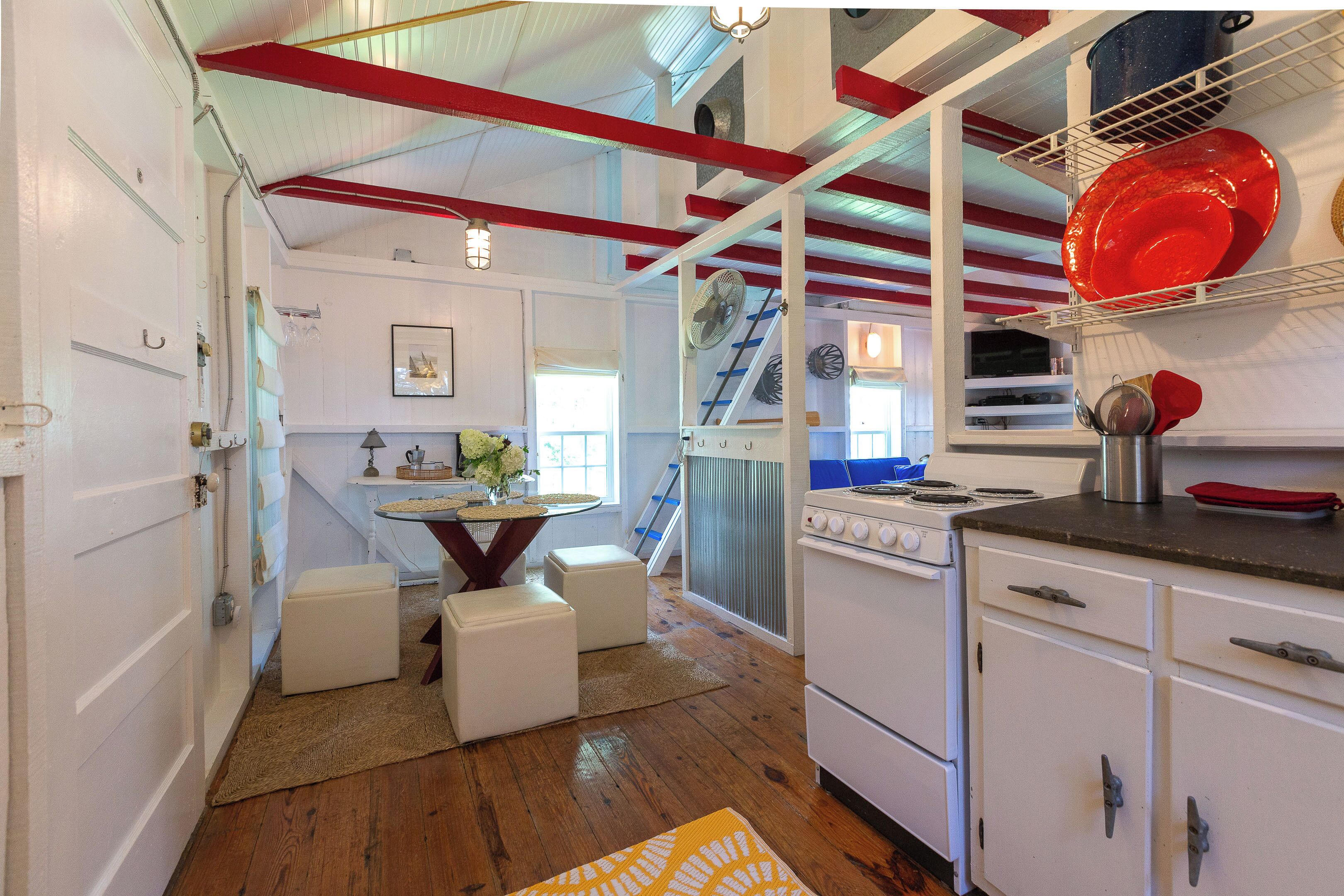 Call My Bluff- Quaint Cottage Overlooking the Neuse River.  Honeymoon perfect!!