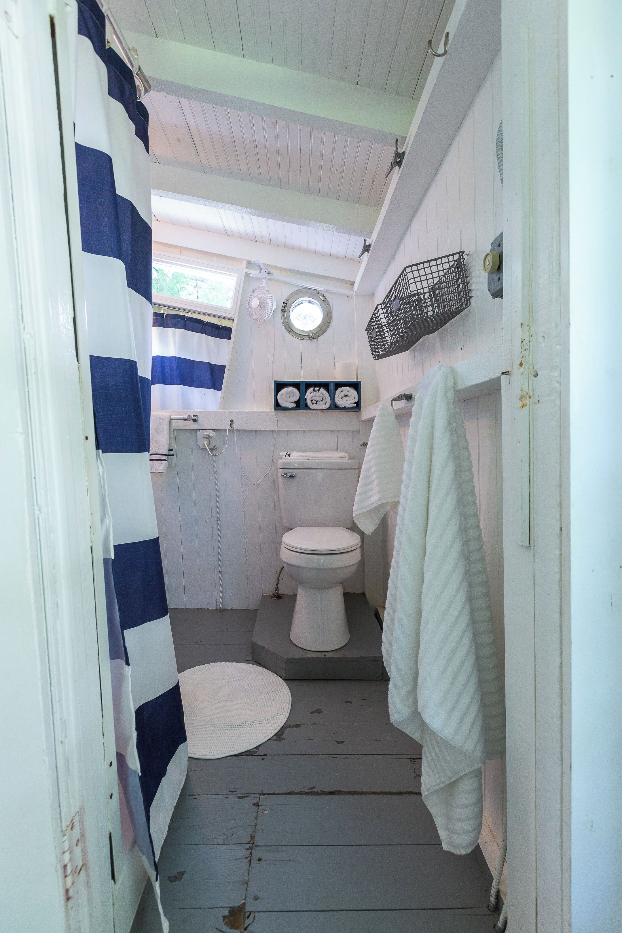 Call My Bluff- Quaint Cottage Overlooking the Neuse River.  Honeymoon perfect!!