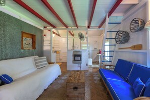 Smart TV, DVD player, video library, stereo