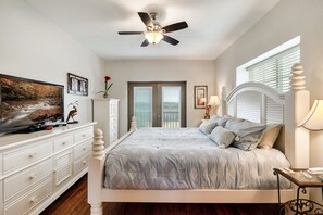 3 chambres, bureau, fer et planche à repasser, lit parapluie