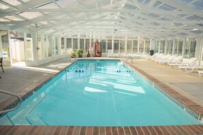 屋内プール、屋外プール