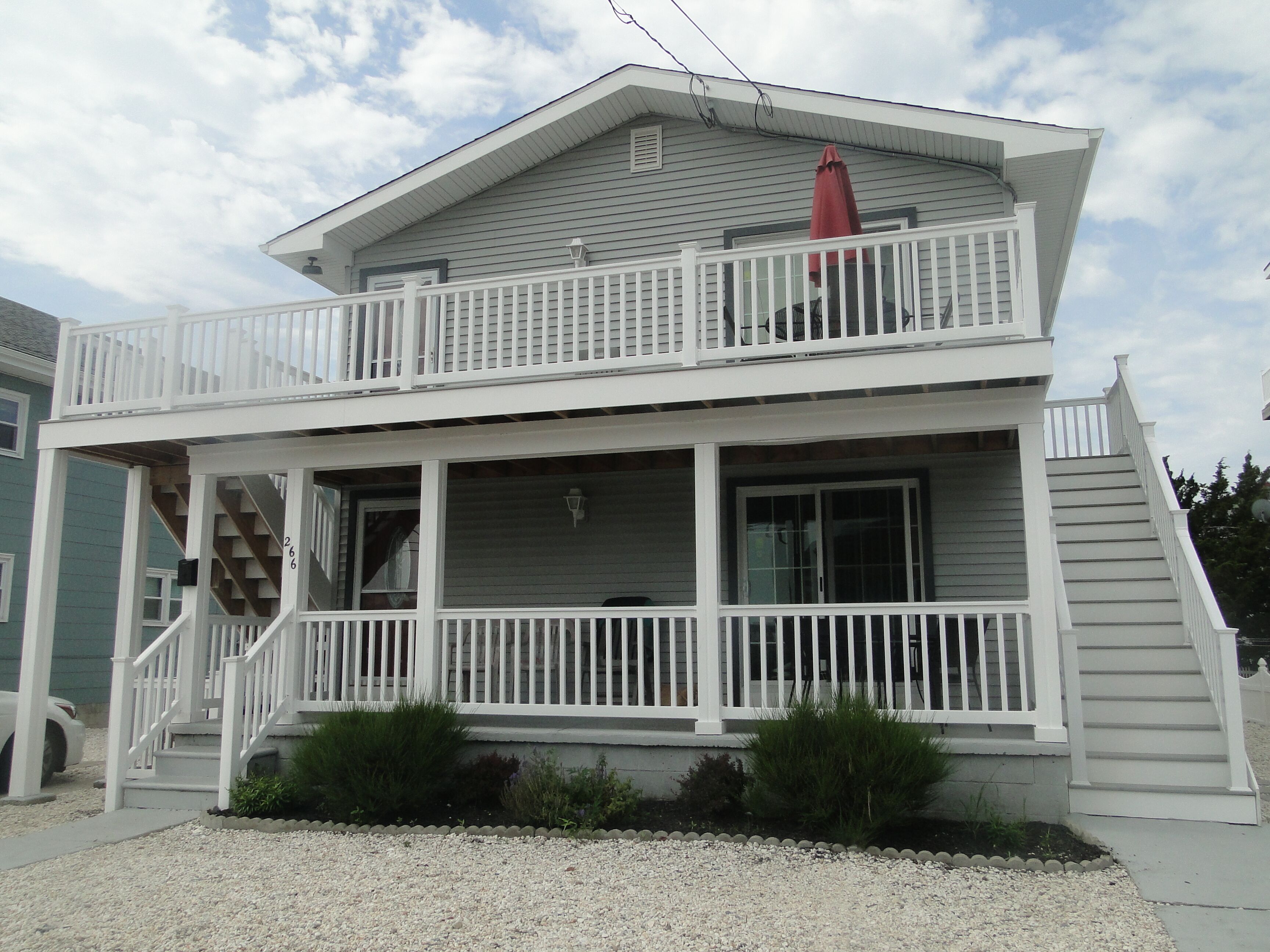 Close to Dining, Shops & Beach and Quiet - 1st Floor!  Families Only Please