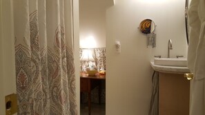 Combined shower/bathtub, hair dryer, towels, soap