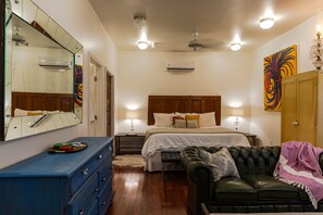 2 Schlafzimmer, Zimmersafe, Schreibtisch, Bügeleisen/Bügelbrett