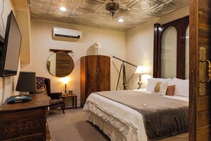 2 bedrooms, in-room safe, desk, iron/ironing board