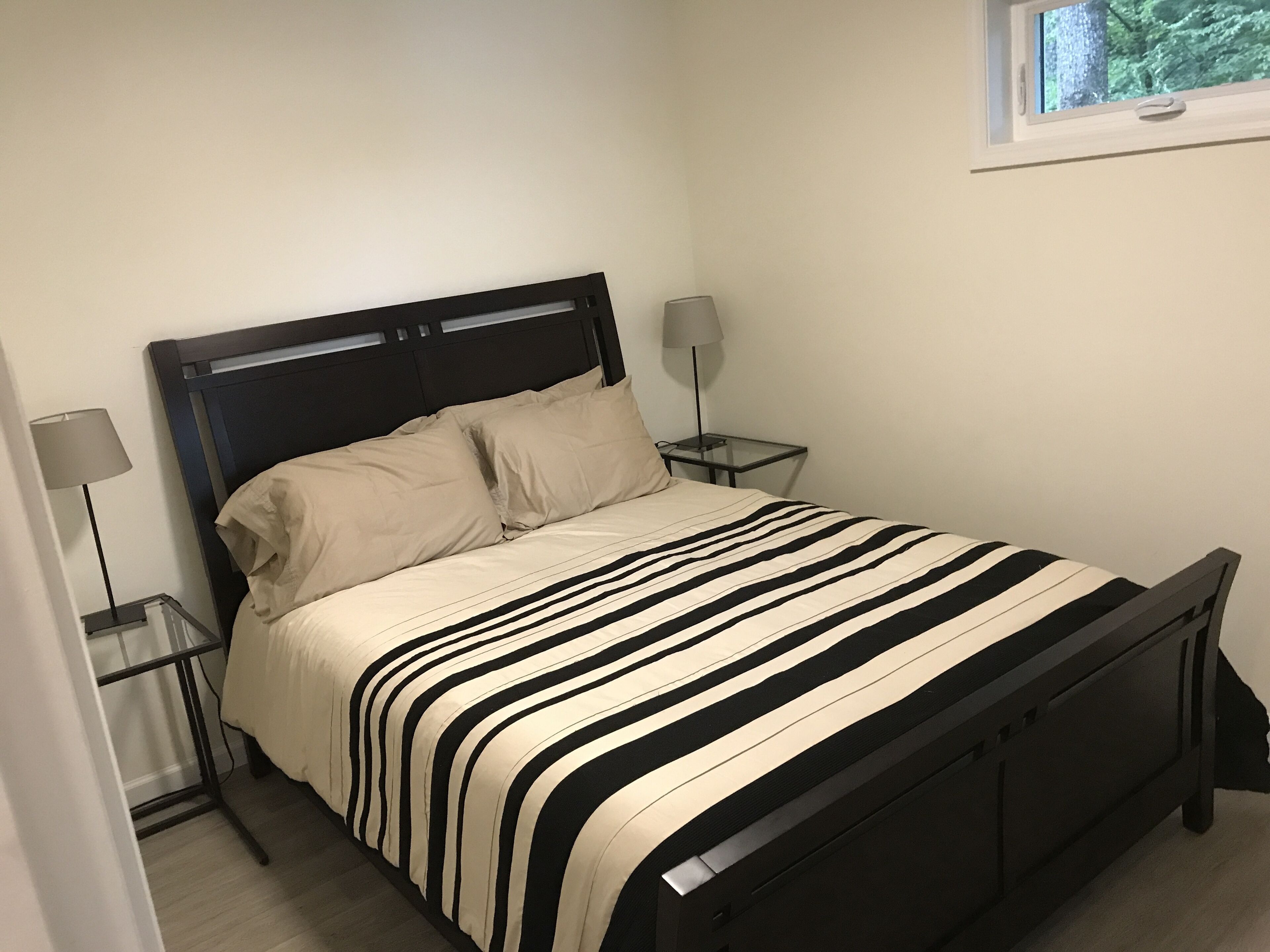 Private Setting In Easy To Get To Cabin Near The Hub Of The Universe