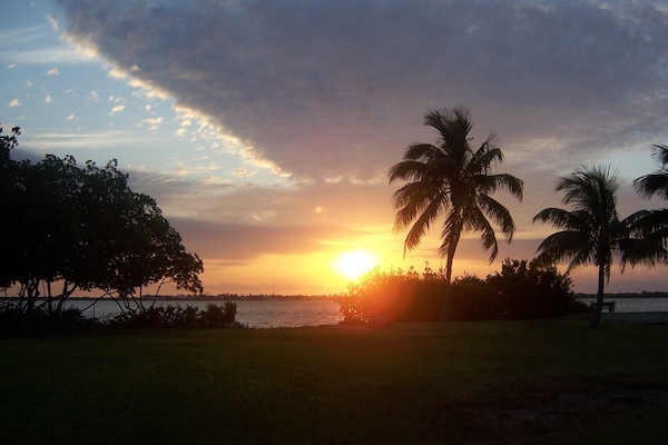 Wouldn't you love to start your morning with a beautiful sunrise like this?