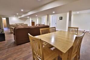 Dining - Coop Diamonds Sunrise Estates III -Private bathrooms, Heated Pool, 5 miles to DP (Cooperstown)