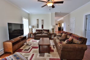 Téléviseur, table de ping-pong