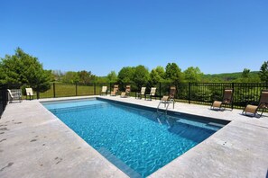 A heated pool - Coop Diamonds Sunrise Estates III -Private bathrooms, Heated Pool, 5 miles to DP (Cooperstown)