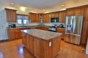 Fridge, microwave, oven, stovetop - Coop Diamonds Sunrise Estates III -Private bathrooms, Heated Pool, 5 miles to DP (Cooperstown)