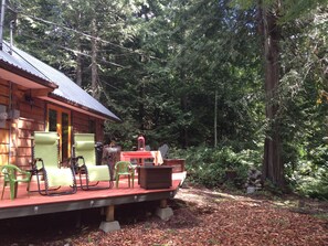 Property grounds - Log Cabin Fully Equipped. Up to 2 Adults + 3 Children. Dogs Welcome! (Roberts Creek)