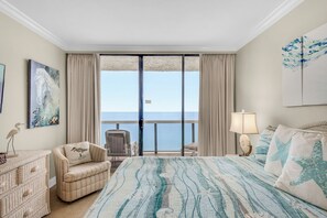 3 slaapkamers, een bureau, een strijkplank/strijkijzer, reisbedje