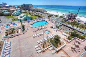 Een verwarmd zwembad