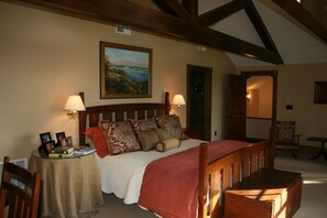6 bedrooms, desk, iron/ironing board, WiFi - Spectacular Squam Lake, NH 6 BR House-tennis/pickle court, dock, private beach (Moultonborough)