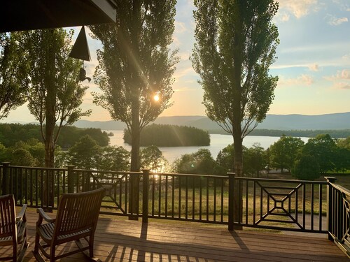 Spectacular Squam Lake, NH 6 BR House-tennis/pickle court, dock, private beach