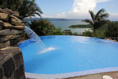 PRESIDENTIAL PENTHOUSE SUITE!! LAKE ARENAL VIEWS!!