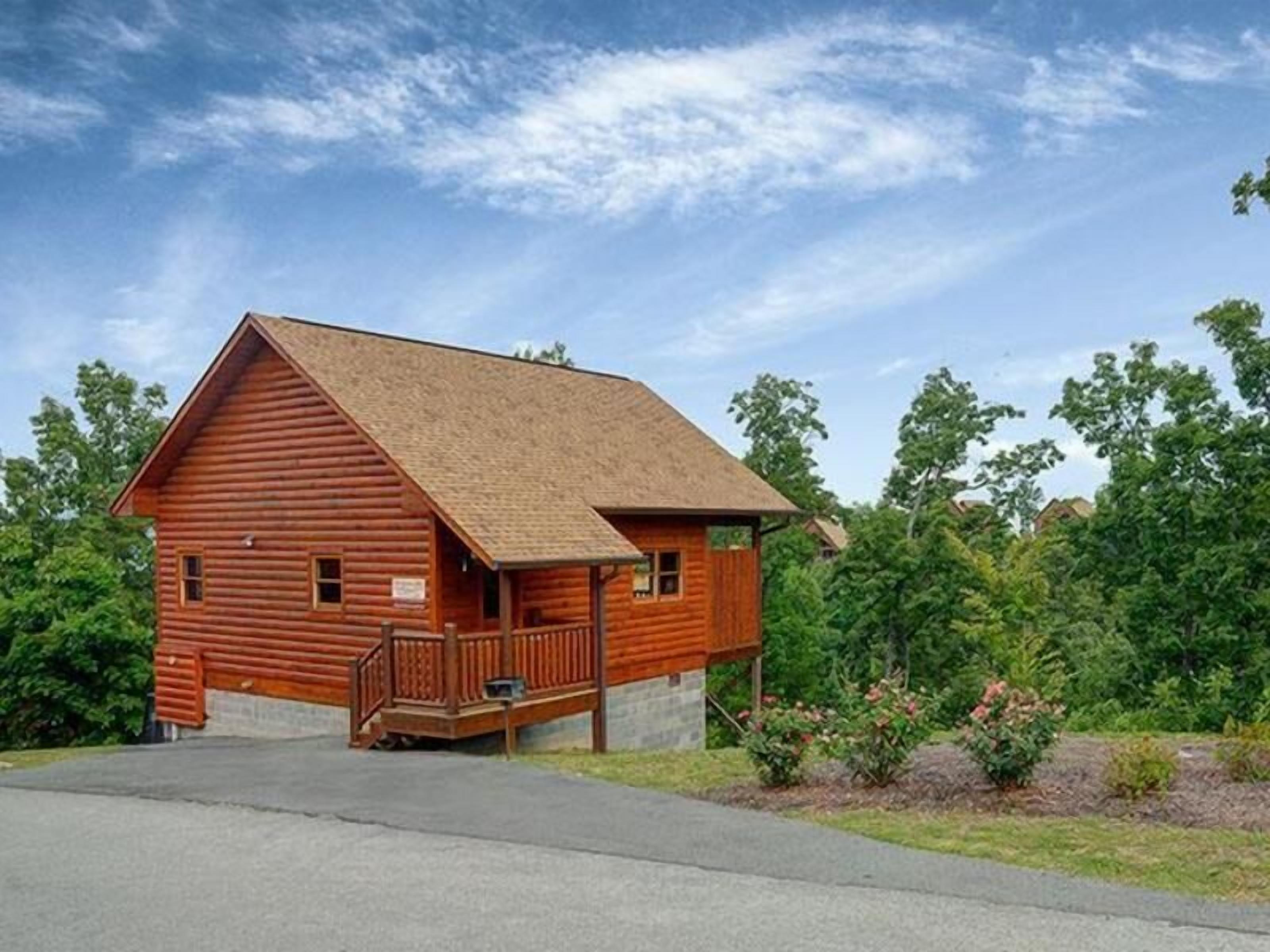 One More Night - Cozy Luxury Resort Cabin| Pet Friendly!| Brand New Hot Tub!