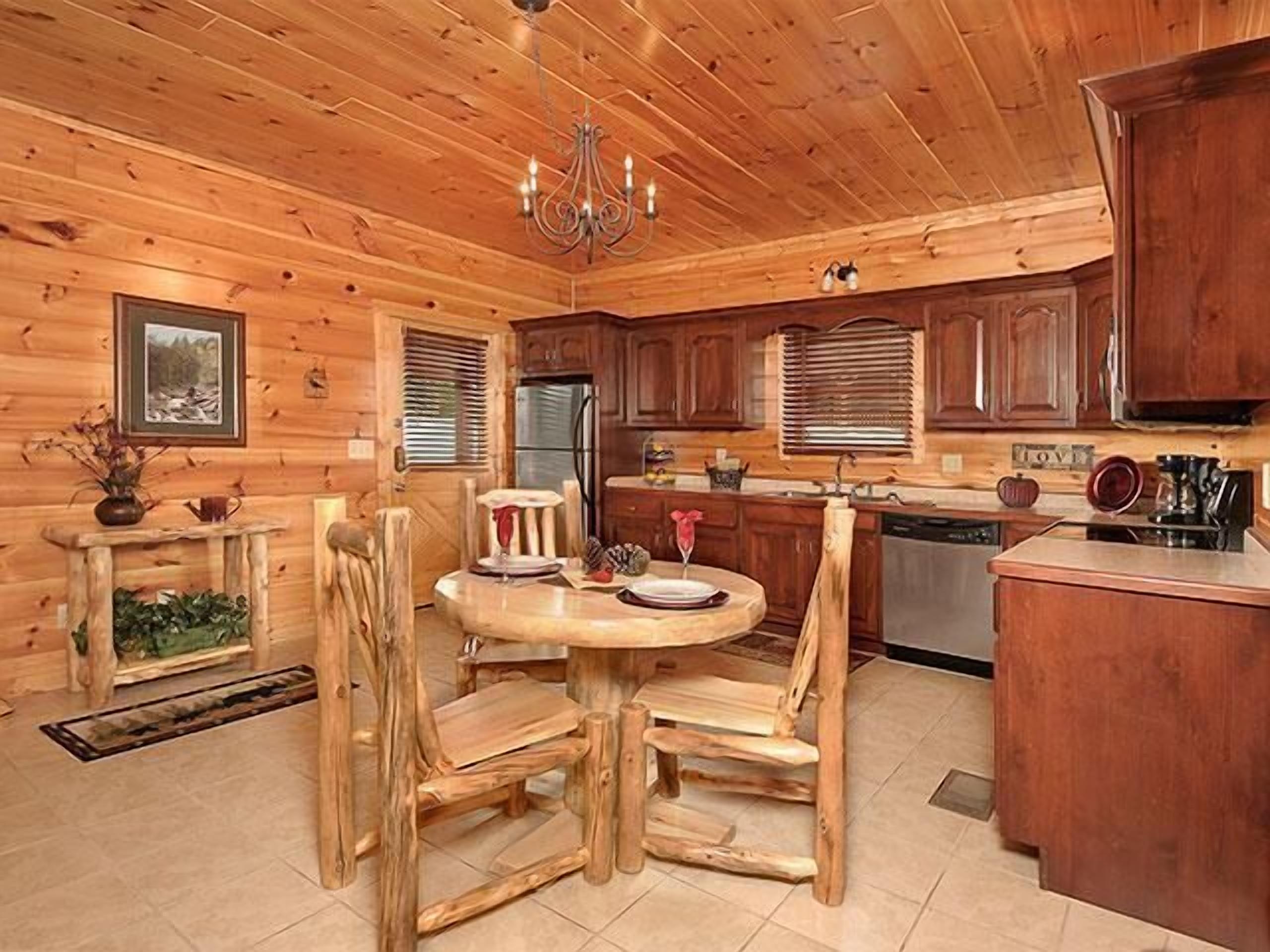 One More Night - Cozy Luxury Resort Cabin| Pet Friendly!| Brand New Hot Tub!