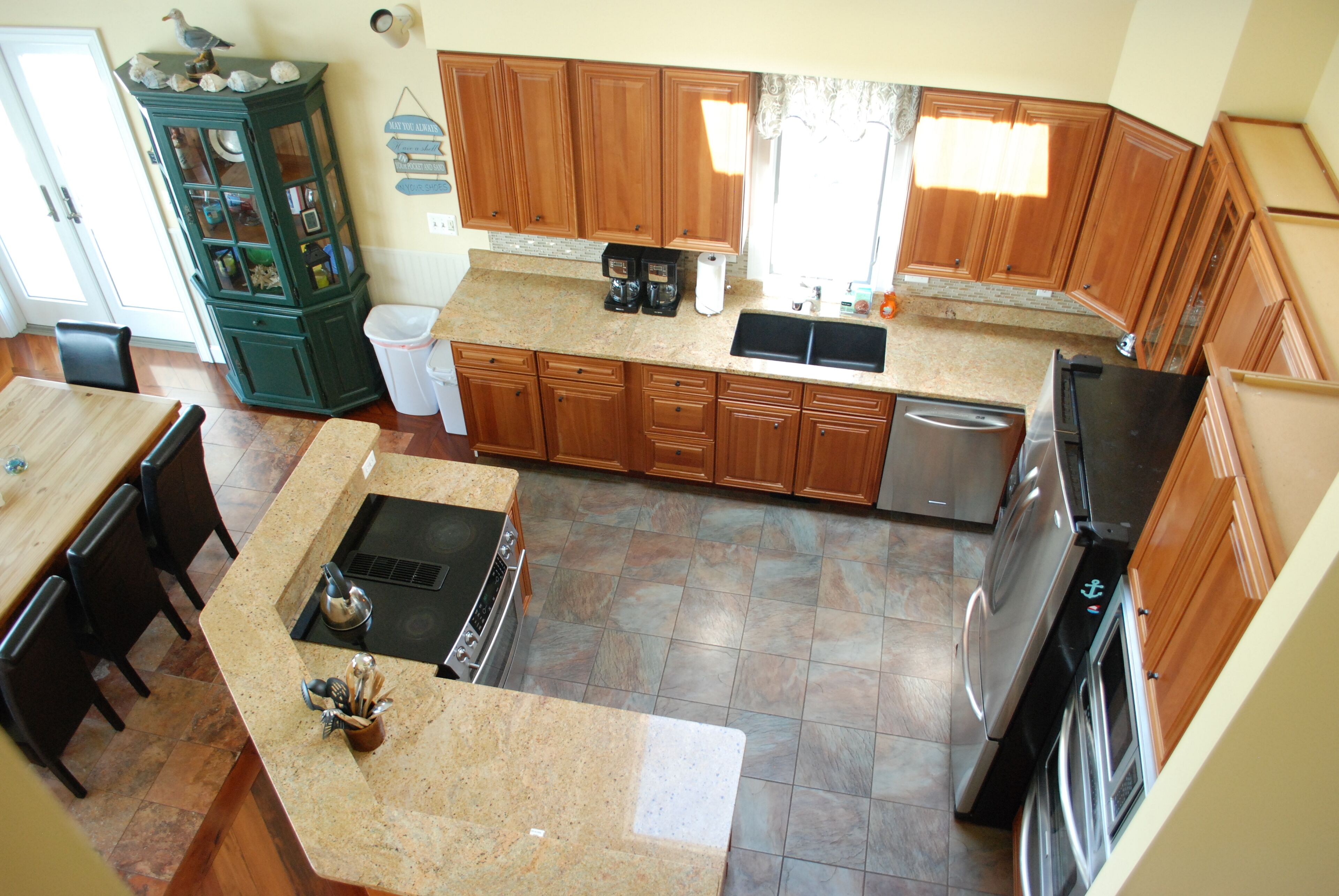 Elegant Waterfront Residence, Magnificant Sunsets, Close to Town Ctr, Elevator