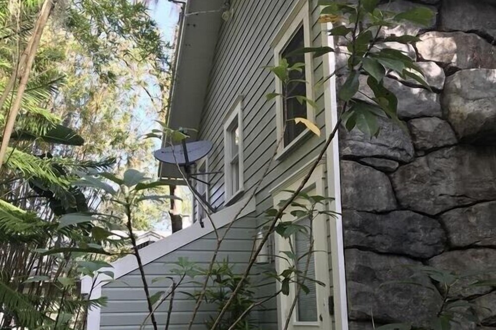 Immaculate Studio Apartment in Downtown Orlando's sought after Historic District