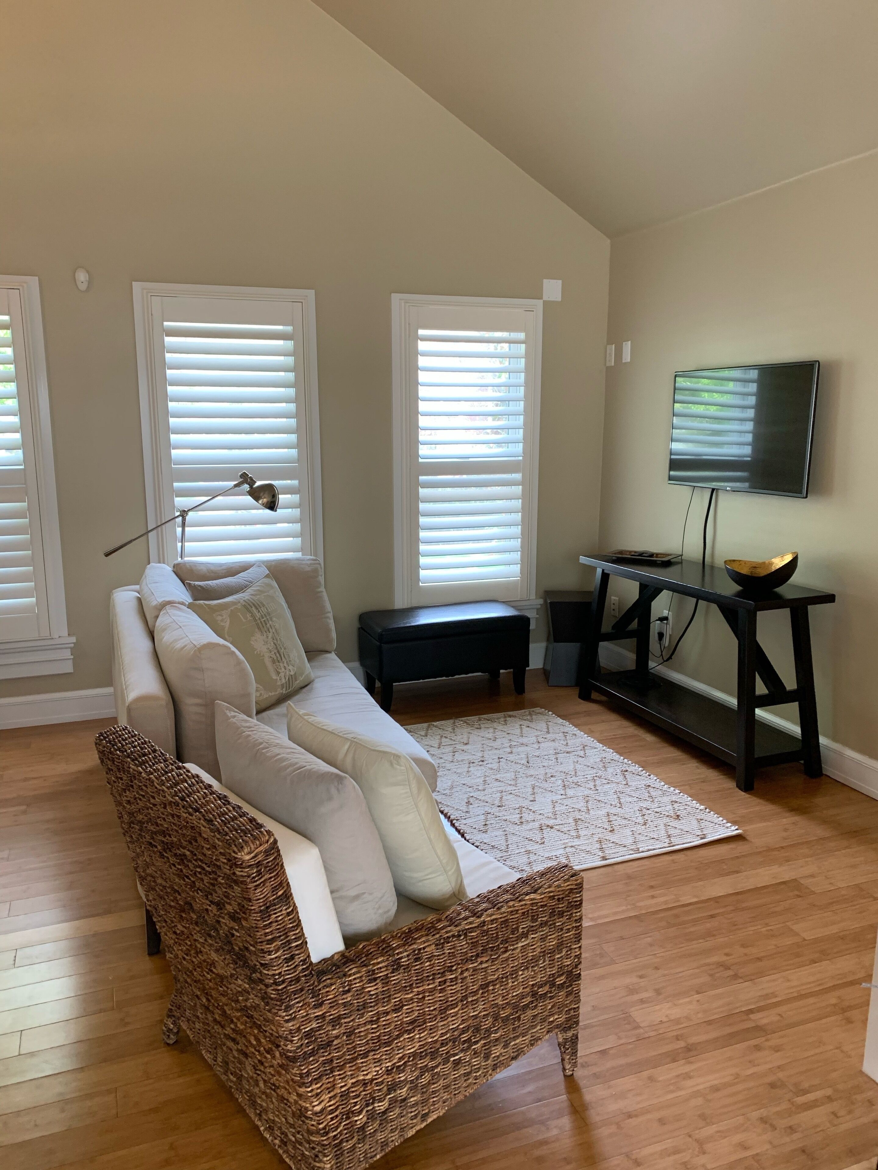 Immaculate Studio Apartment in Downtown Orlando's sought after Historic District