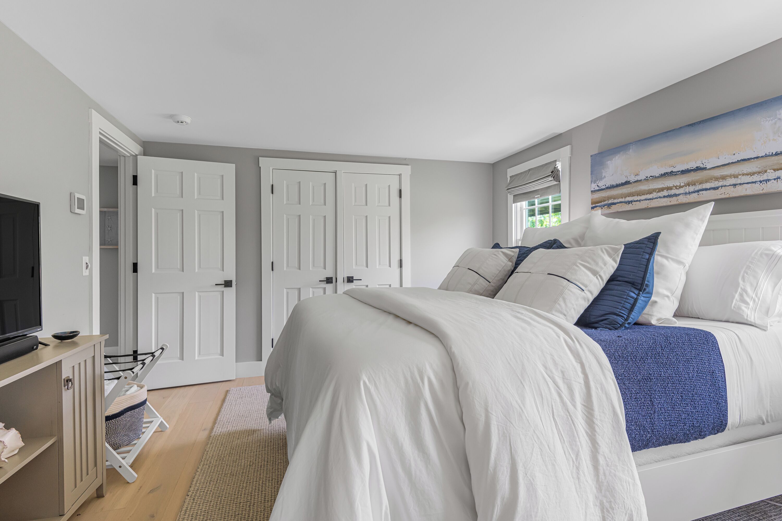 Primary Suite - Queen Bed