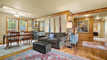 Smart TV, fireplace, DVD player, books